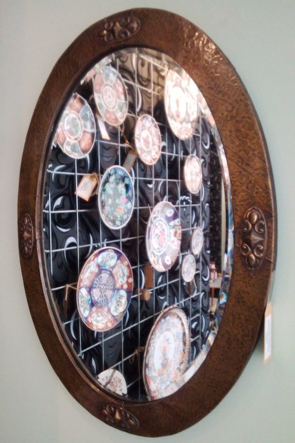 Arts & Crafts, gehamerde koperen spiegel met facetglas