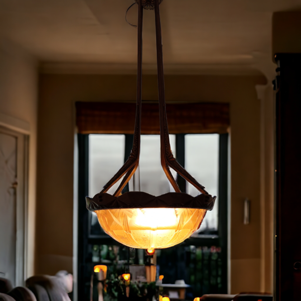 Muller Freres Art deco persglas lamp met bronzen ophanging